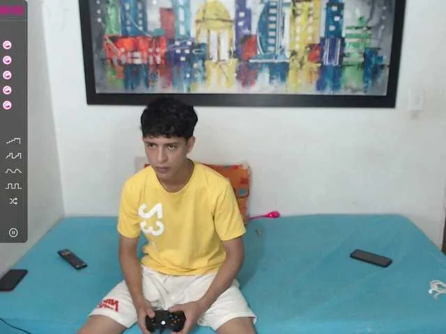 Live sex webcam photo for samantha-18 #274007681