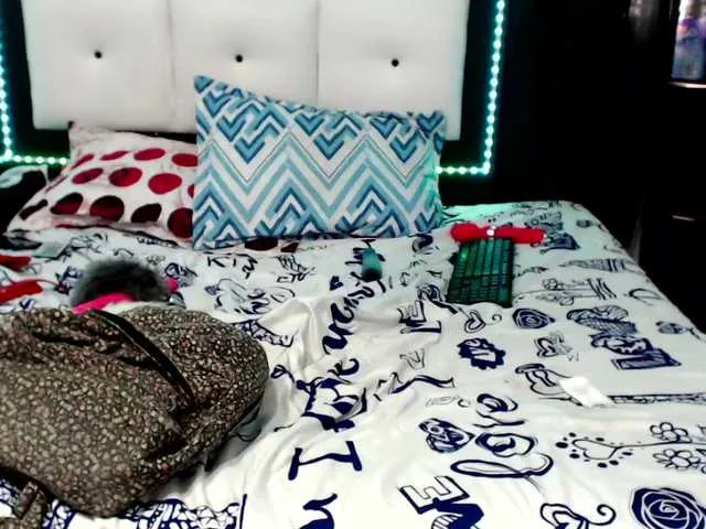 Live sex webcam photo for samantha-eas #272164234