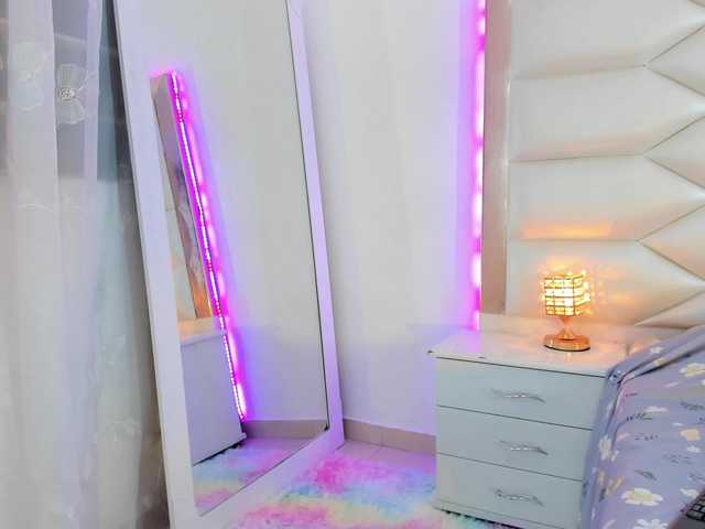 Live sex webcam photo for samanthaevans #291275534