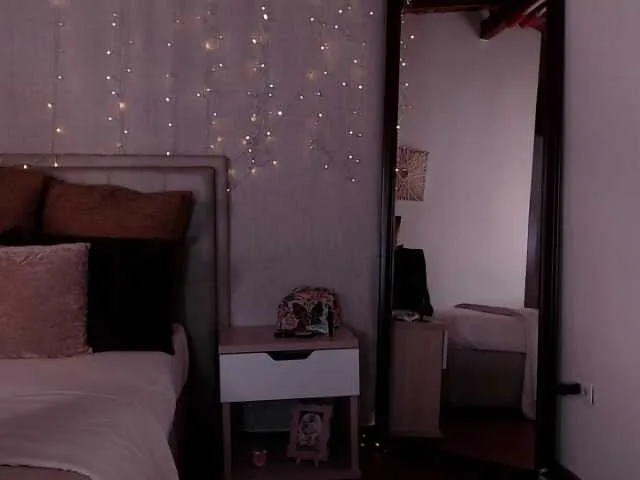 Live sex webcam photo for samaravalquir #273294190