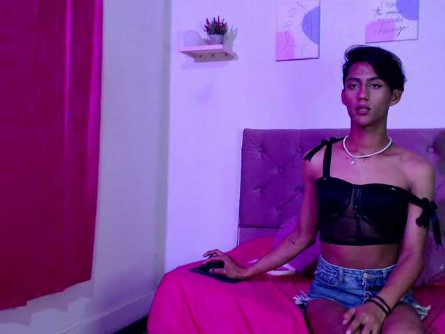 Live sex webcam photo for sami-sh #275585400