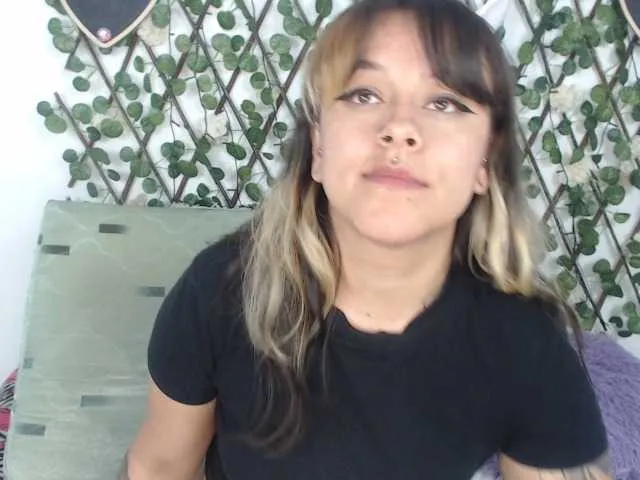 Live sex webcam photo for sammy-juteux #276255267