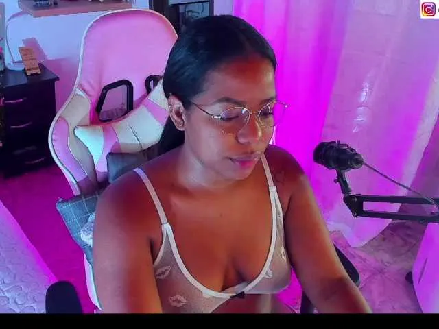 Live sex webcam photo for sammypeach #291292107