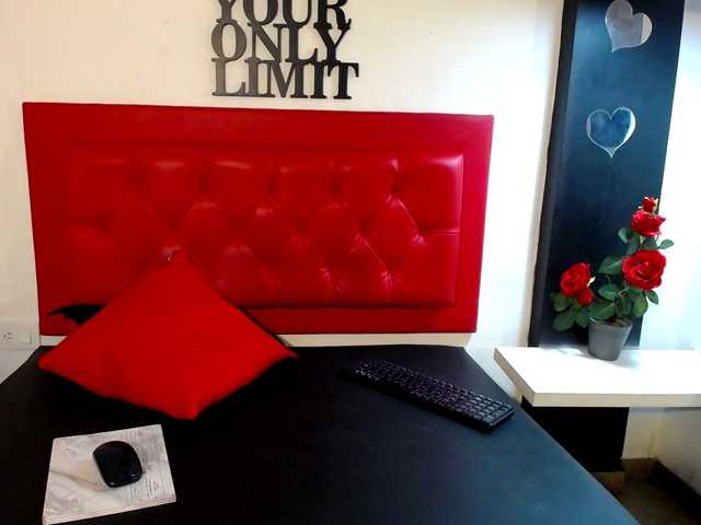 Live sex webcam photo for samy-preslee #272568019