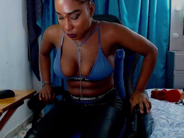 Live sex webcam photo for sara-greyx #276738618