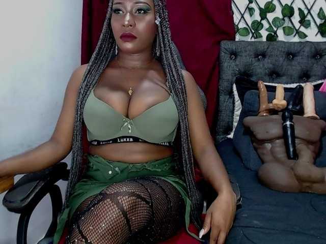 Live sex webcam photo for sara-greyx #290483685
