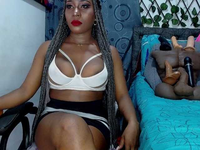 Live sex webcam photo for sara-greyx #290592305