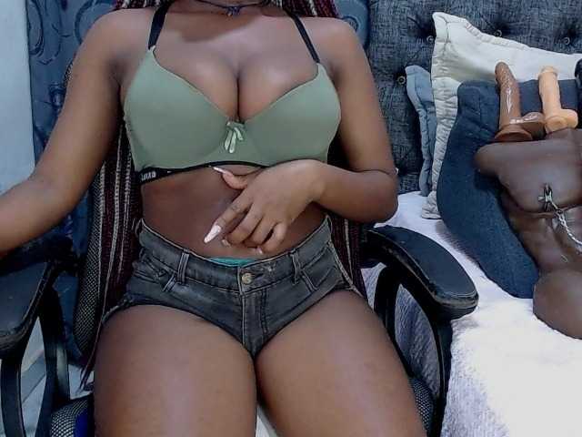 Live sex webcam photo for sara-greyx #291922757