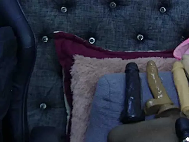 Live sex webcam photo for sara-greyx #293604858