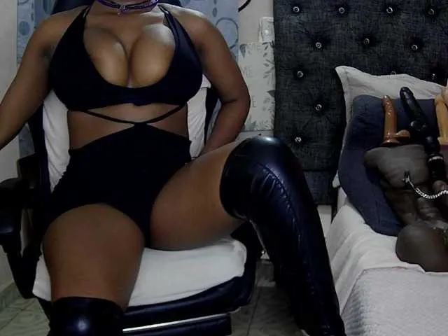 Live sex webcam photo for sara-greyx #293927992