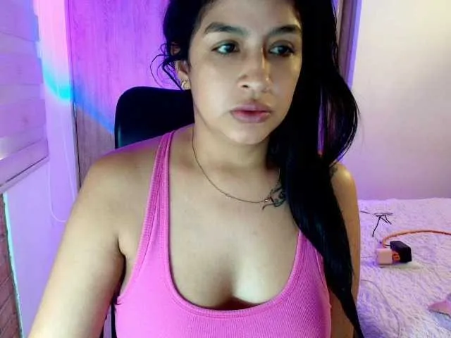 Live sex webcam photo for sara401 #293905791