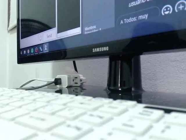 Live sex webcam photo for saraah-cruz #273273455