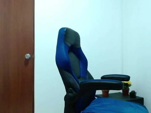 Live sex webcam photo for saraah-cruz #273419892