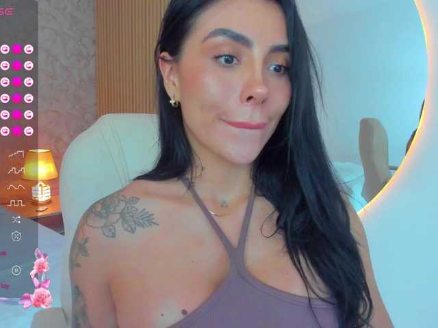 Live sex webcam photo for sarah-stonne #291937446