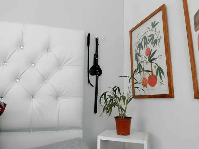 Live sex webcam photo for sarah-temptation #291565567