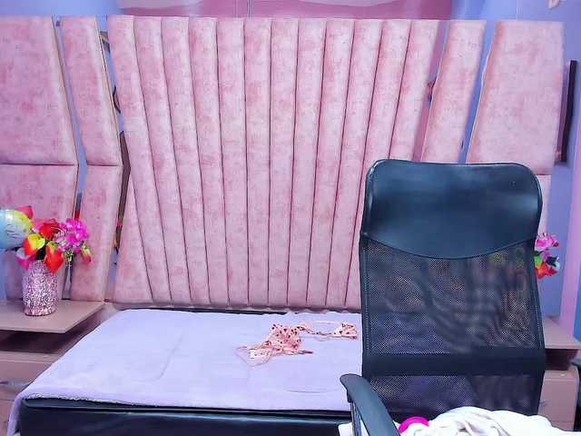 Live sex webcam photo for sarahsweett #292409788