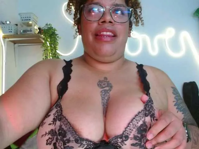 Live sex webcam photo for saramorales1 #293287624