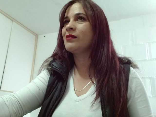 Live sex webcam photo for saranolimits1 #274201183