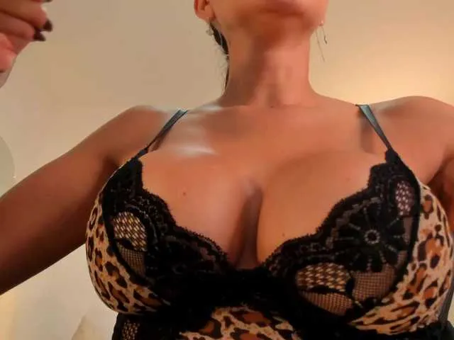 Live sex webcam photo for saraparkerr #293573138