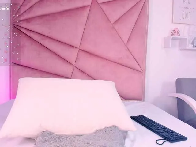 Live sex webcam photo for sarashsex #276165573