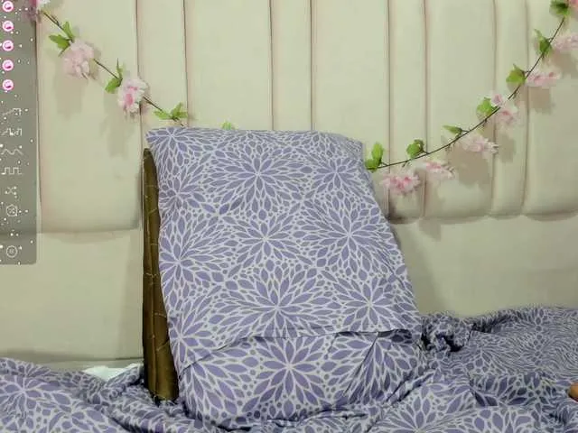 Live sex webcam photo for sarawilliams01 #289517419