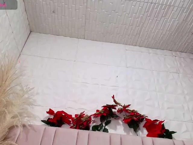 Live sex webcam photo for sarawilliams01 #290316809