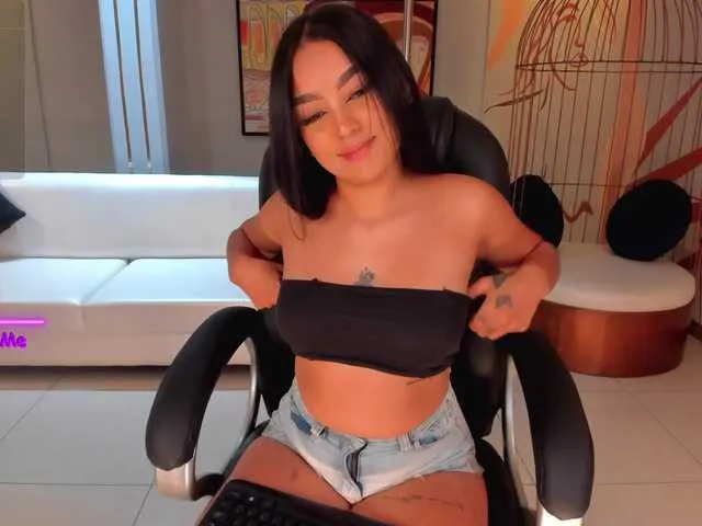 Live sex webcam photo for sarawinstone #276391574