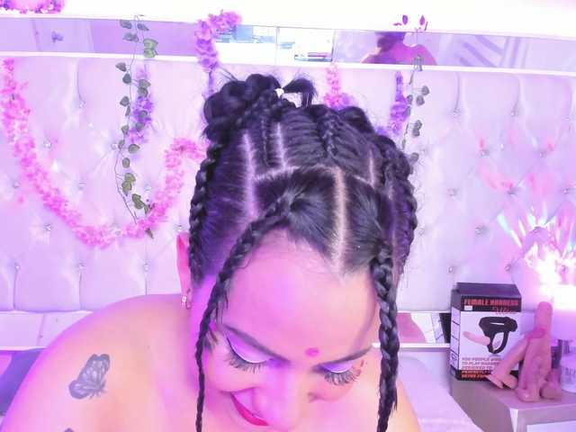 Live sex webcam photo for scarlethandmia #276771541