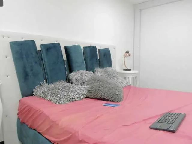 Live sex webcam photo for scarlethcd #272936896