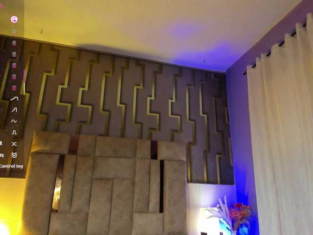 Live sex webcam photo for scarlethit #290956654