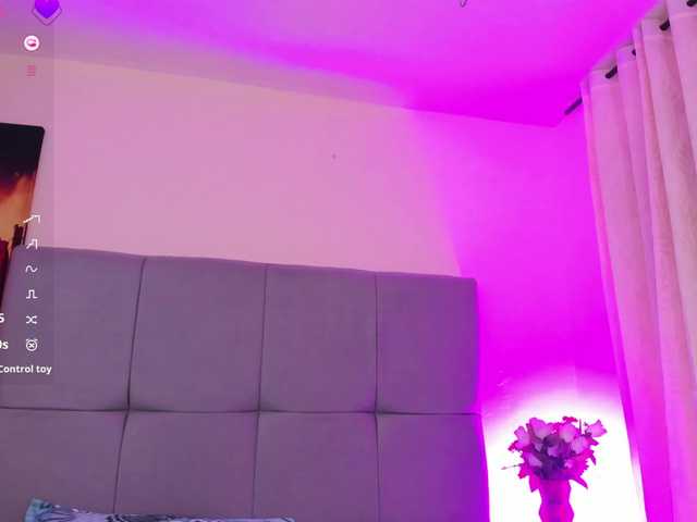 Live sex webcam photo for scarlethit #291931395