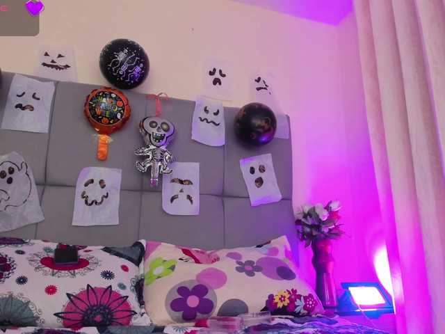 Live sex webcam photo for scarlethit #292193925