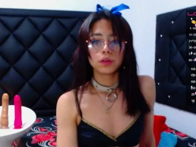 Live sex webcam photo for scarletleesex #273690720