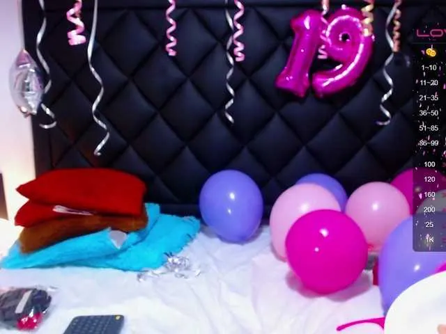 Live sex webcam photo for scarletleesex #273859009