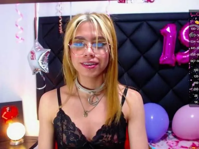 Live sex webcam photo for scarletleesex #273959869