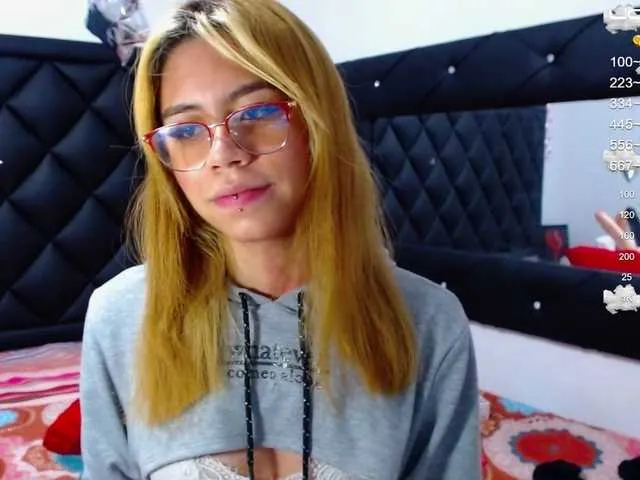 Live sex webcam photo for scarletleesex #274247758