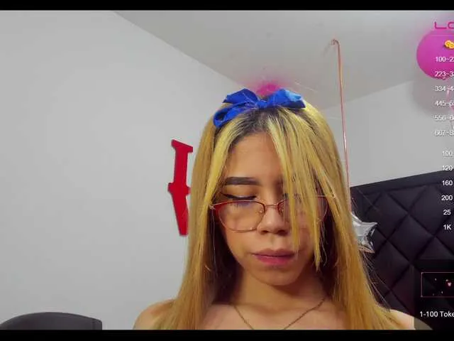 Live sex webcam photo for scarletleesex #274353173