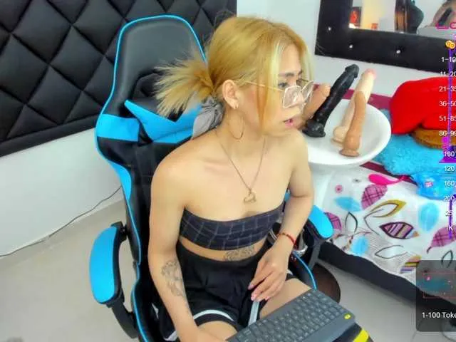 Live sex webcam photo for scarletleesex #274936478