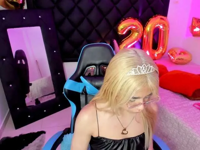 Live sex webcam photo for scarletleesex #275542844