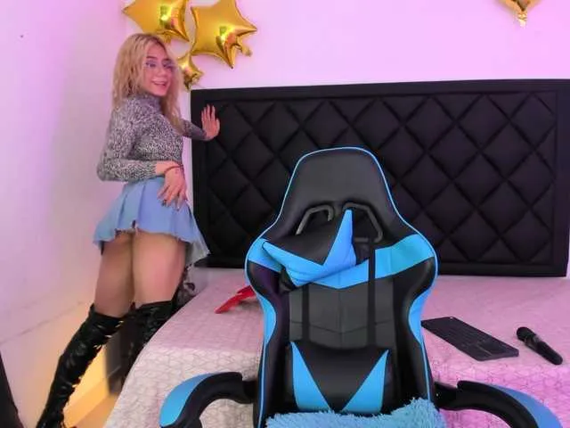 Live sex webcam photo for scarletleesex #276343252