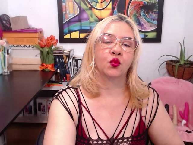 Live sex webcam photo for scarlett-dubois #277897623