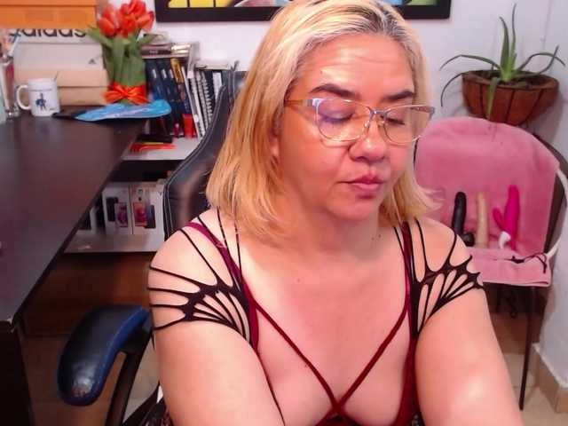 Live sex webcam photo for scarlett-dubois #277899980