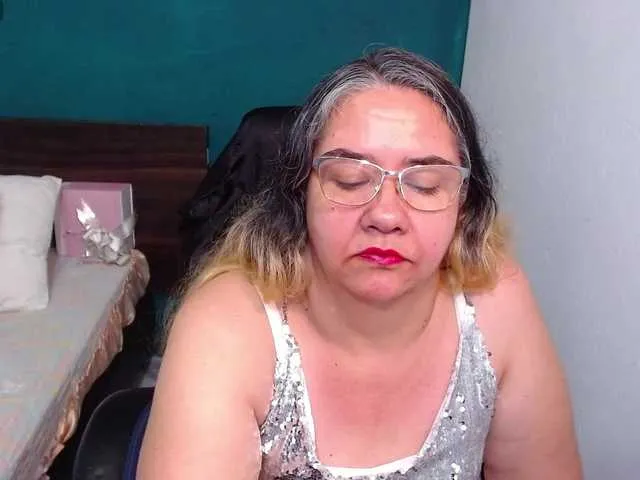 Live sex webcam photo for scarlett-dubois #291476798