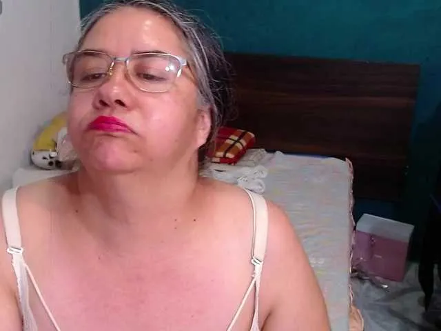 Live sex webcam photo for scarlett-dubois #291585658