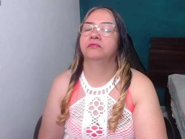 Live sex webcam photo for scarlett-dubois #291651839