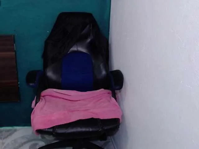 Live sex webcam photo for scarlett-dubois #291731391