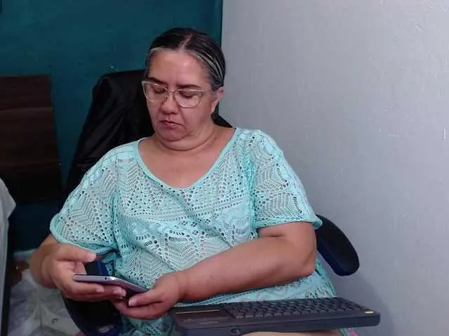 Live sex webcam photo for scarlett-dubois #291780763