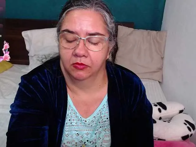 Live sex webcam photo for scarlett-dubois #292072623