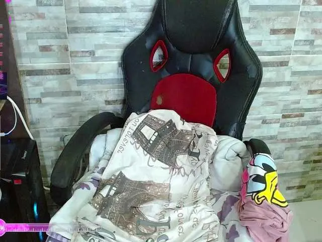 Live sex webcam photo for scarlett-johansson19 #290832763