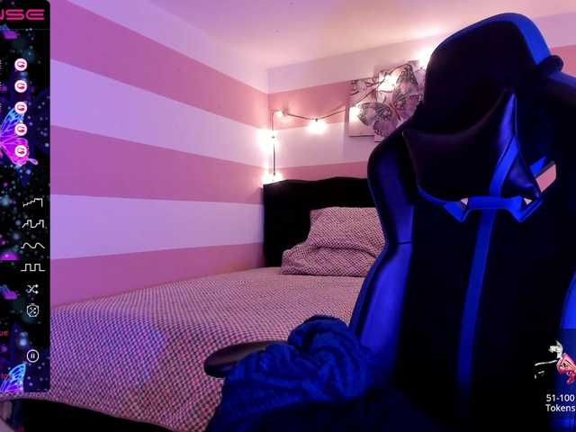 Live sex webcam photo for scarlett-taylor #275645113